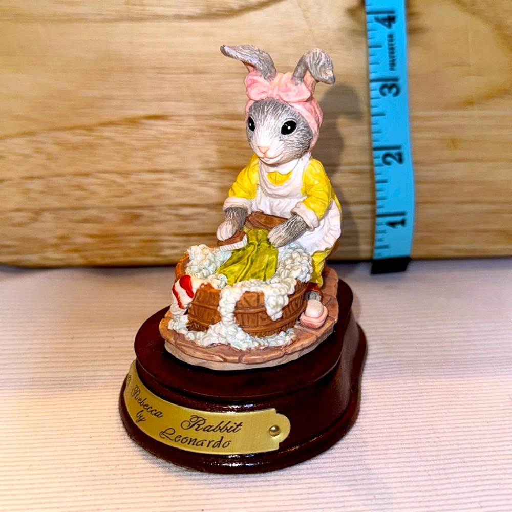 🐈‍⬛ Vintage 1989 Little Nook Village Rebecca Rabbit Leonardo The Heritage Mint